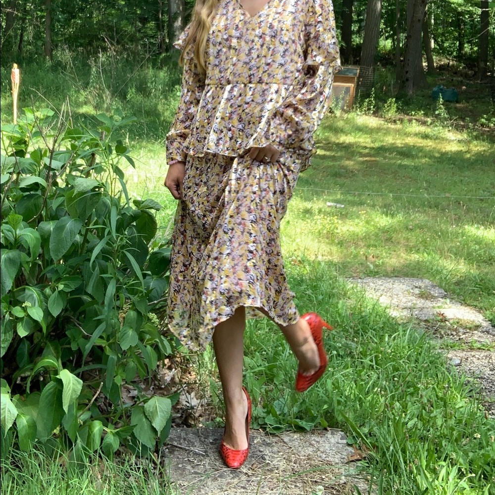 Perfect summer dress for nice occasions, flowy and light, trendy and unique